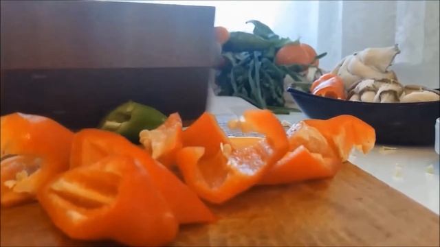 Китайская кухня. Вешенки жареные с овощами. смотреть онлайн