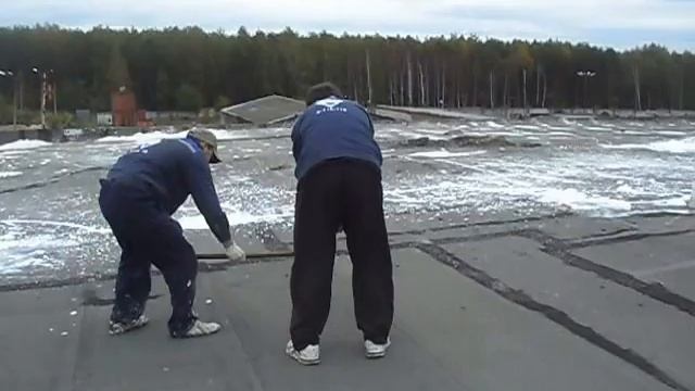 Утепление крыши пеноизолом.AVI смотреть онлайн