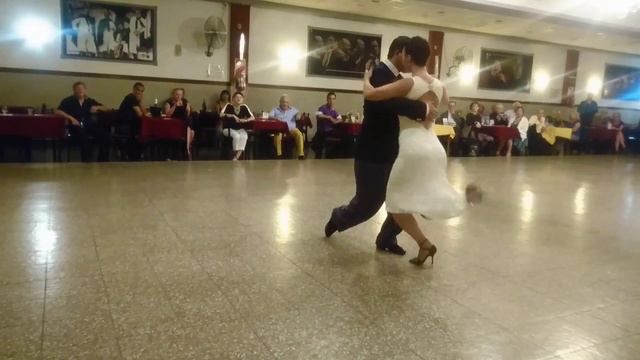 Carlos Estigarribia & Dana Zampieri 3/3/17, bailando sollozos de bandoneón, milonga La Baldosa смотреть онлайн