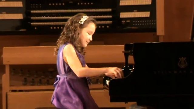 Д. Кабалевский "Рондо-танец". Цапкова Виктория 8 лет смотреть онлайн