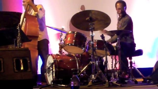 Brian Blade Drum Solo w/Fellowship @ Savannah Music Fest смотреть онлайн