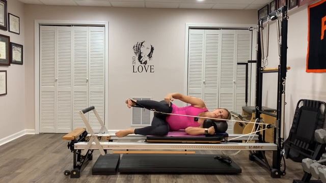 17-Minute Pilates Reformer Inner & Outer Thigh Workout #108 смотреть онлайн