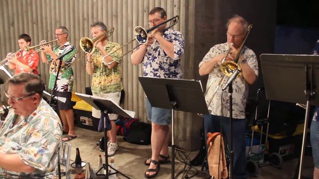 HARK UP HORNS BAND MUSIC смотреть онлайн