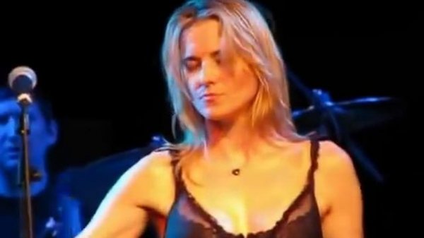 Lucy Lawless London - Total Eclipse of the Heart