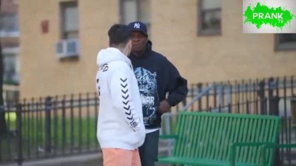 ПРАНК. БРАТОК ТЕБЯ ПРИКУРИТЬ (ПРАНК В ГЕТТО)