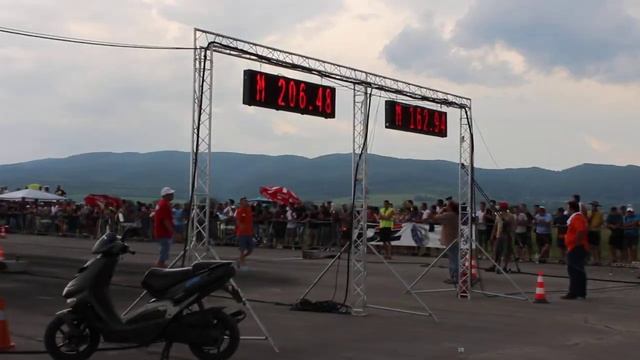 GOLF 4 TURBO vs NISSAN GTR смотреть онлайн