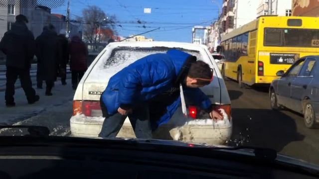 Дружище почистил стопы, впереди стоящей машины смотреть онлайн