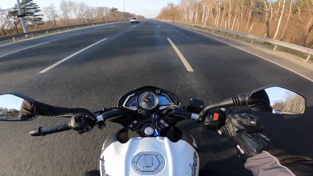 No inverno, ao redor da cidade em dois bajaj pulsar ns200 Parte 3 смотреть онлайн
