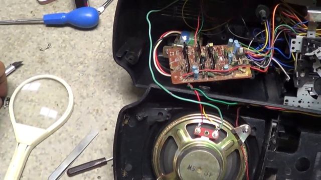 Магнитола Panasound RX-FT560 возврощение к жизне.Panasound RX-FT560 radio tape recorder returns. смотреть онлайн