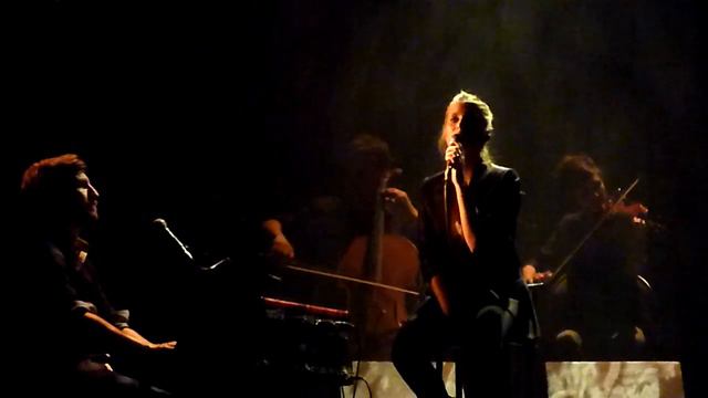 Mélanie Laurent - Papa @ La Cigale