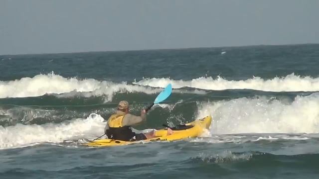 15 Year Olds First Time Kayaking the Surf, PINS смотреть онлайн