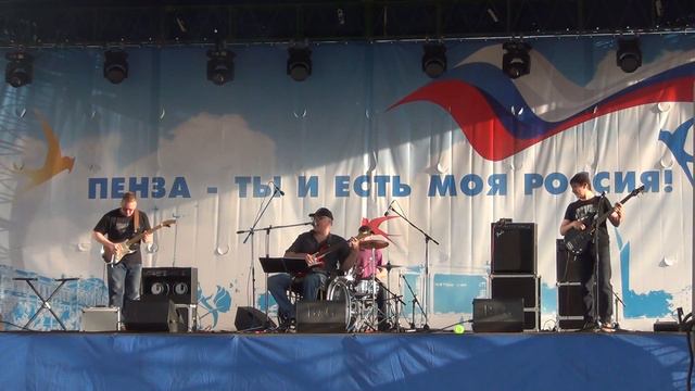 2017. 12 июня. Является частью вселенной. Случайные Люди на Кавер-фесте. Пенза. смотреть онлайн