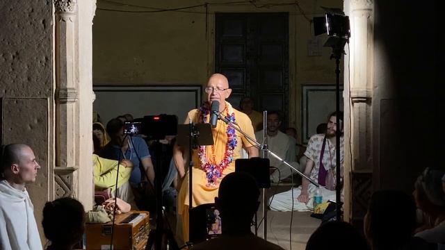 2023.11.02 - Говардхан ретрит. История первого взгляда. Лекция 3 смотреть онлайн