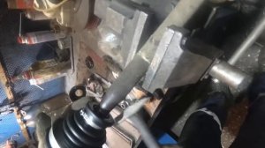 Renault. Logan. Замена внутреннего левого пыльника ШРУСа.