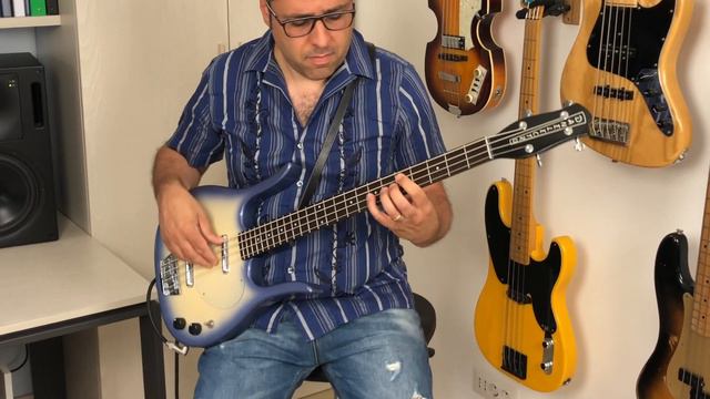Måneskin - I Wanna Be Your Slave - Bass Cover - Victoria De Angelis Bassist & Danelectro Longhorn смотреть онлайн