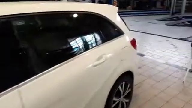 Установка лобового стекла Mercedes-Benz B-class W246 смотреть онлайн