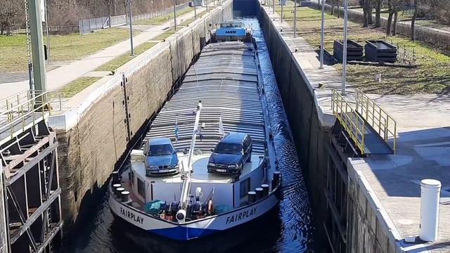 СУДОХОДНЫЙ КАНАЛ. РЕЧНОЕ СУДНО смотреть онлайн