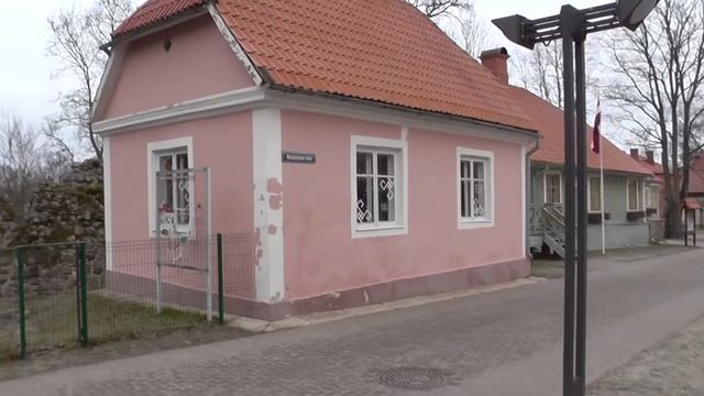 Развалины замка Ливонского ордена и Валмиерский музей смотреть онлайн