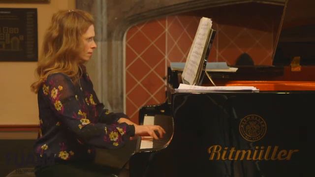 Fionnuala & Kieran Moynihan смотреть онлайн