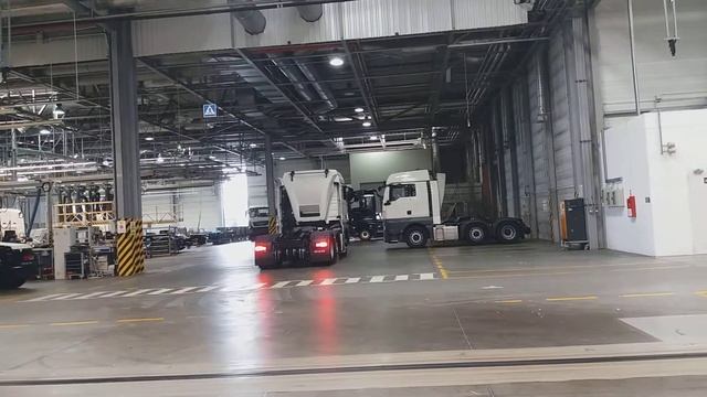 Готовый грузовик МАН покидает завод! Это невозможно! смотреть онлайн