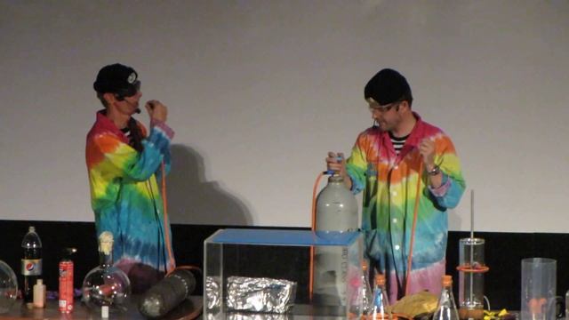 Шоу Доктора Хала: понижение и повышение голоса газом смотреть онлайн