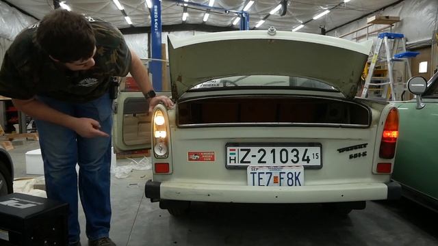 What's Wrong With the Trabant's Taillight and Seat? | Unscripted & Casual смотреть онлайн