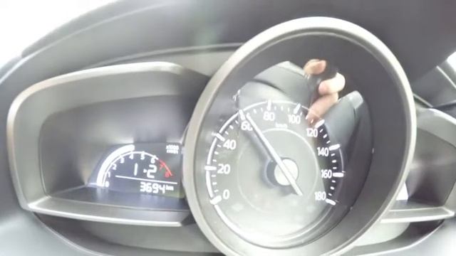マツダデミオ 5MT 0-100km/h【2017 Mazda Demio 13S】 смотреть онлайн