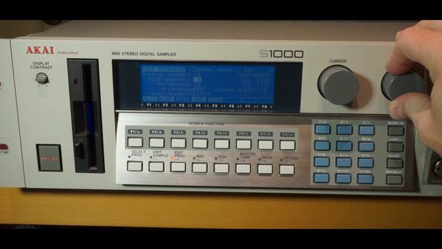 Akai S1000 - Sampling and building a drum kit from scratch - Free drum samples included смотреть онлайн