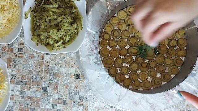 Новогодний салат"ГРИБНАЯ ПОЛЯНА"տոնական աղցան սնկով смотреть онлайн