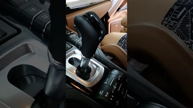 Снятие ручки АКПП на авто Porsche Cayenne