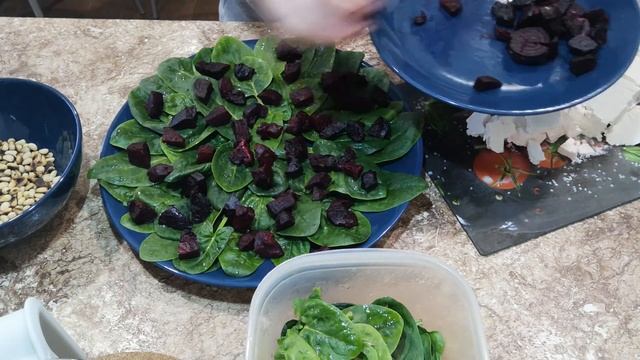 ОРИГИНАЛЬНЫЙ салат со свеклой и сыром Фета! смотреть онлайн