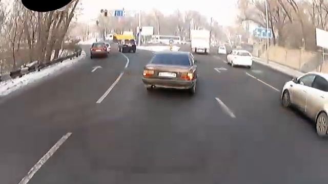 Алматы. Ауди подрезает 20141223 1224 смотреть онлайн