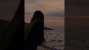 Воспоминания слишком давит плечи🖤