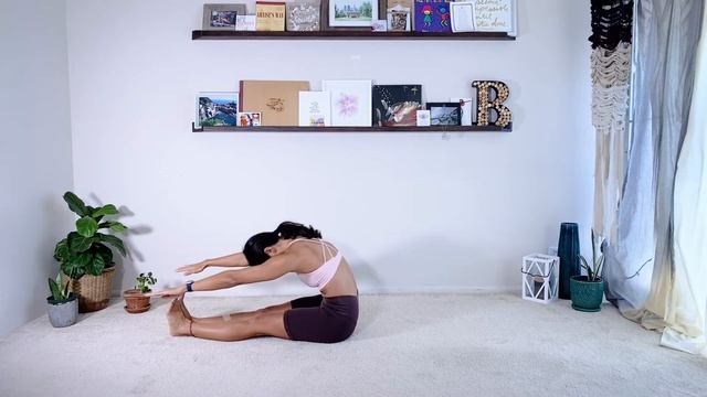 Classical Pilates Mat Exercise #2: The Roll Up смотреть онлайн