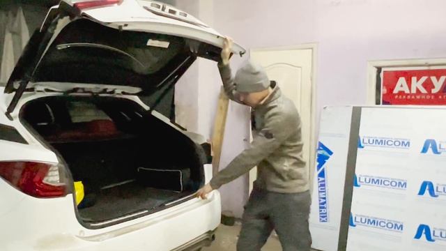 Что делать если дверь багажника на Лексусе и Тойоте не закрывается с кнопки?