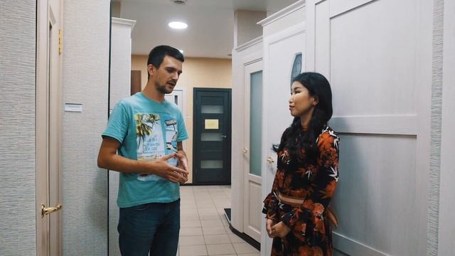 Принципы подбора межкомнатных дверей и чудеса в интерьере с плинтусом Decomaster смотреть онлайн