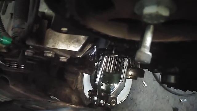 Výměna Vodní pumpy Citroen Berlingo смотреть онлайн