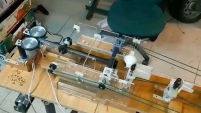 Машина делает бумажный самолетик за 2 секунды и сама запускает его смотреть онлайн