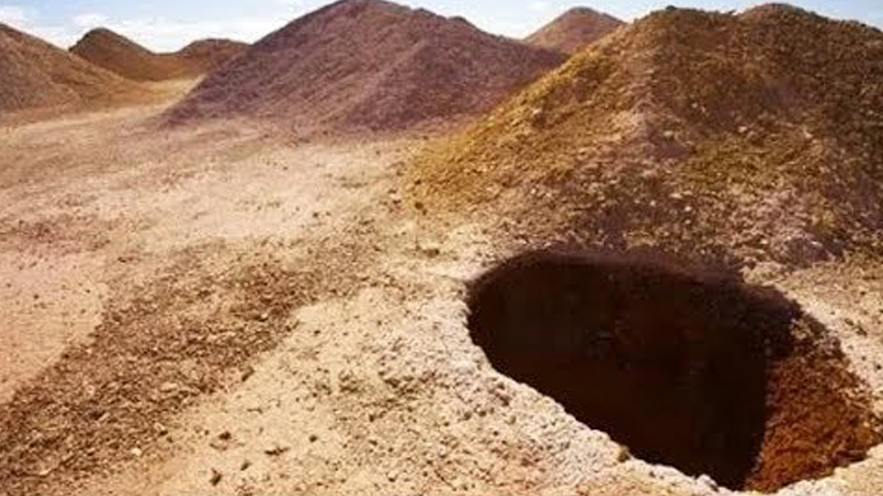 ЛЮДИ, КОТОРЫЕ УЖЕ БОЛЕЕ 100 ЛЕТ ЖИВУТ ПОД ЗЕМЛЕЙ смотреть онлайн