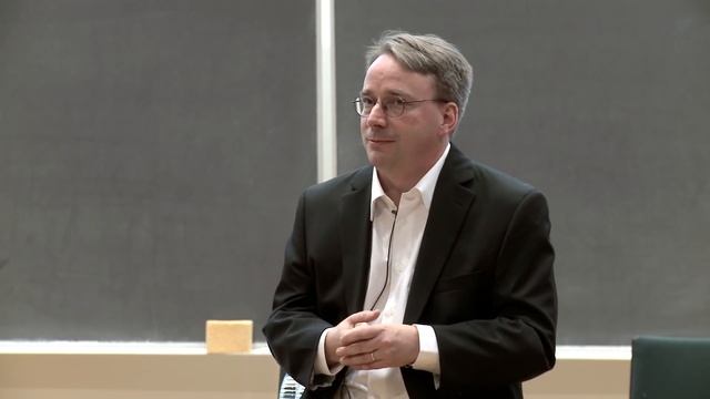 Q&A session with Linus Torvalds: Why is Linux not competitive on desktop? смотреть онлайн