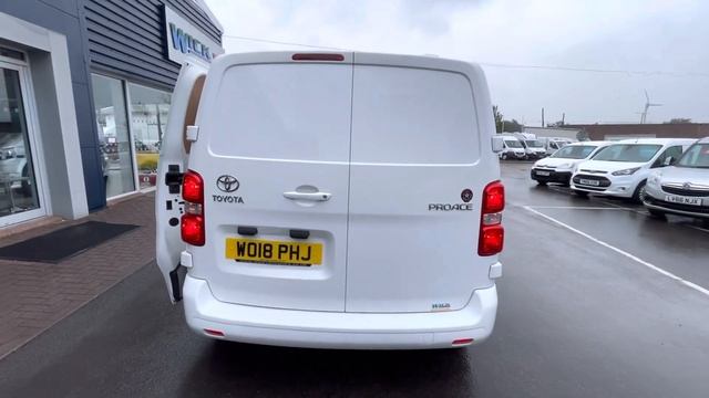 Toyota Proace смотреть онлайн
