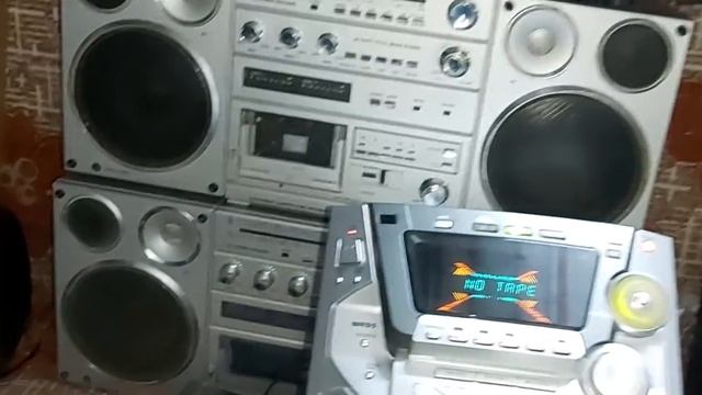 AK44 magnet chyba sam się naprawia :D Cała reszta CD, AUX, Radio i wygląd jak nowa :) смотреть онлайн