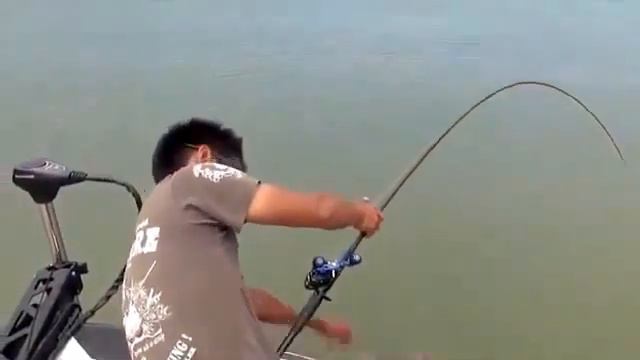 Маленький рыбак и большая рыба...Small fisher and big catch.. смотреть онлайн