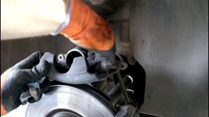 Шкода Октавия A7 Замена передних тормозных колодок.Skoda Octavia A7 Replacing the front brake pads.