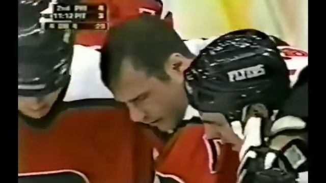 Flyers - Penguins 3/7/98. Darius KO's Lindros. Hits, roughs, and goals смотреть онлайн