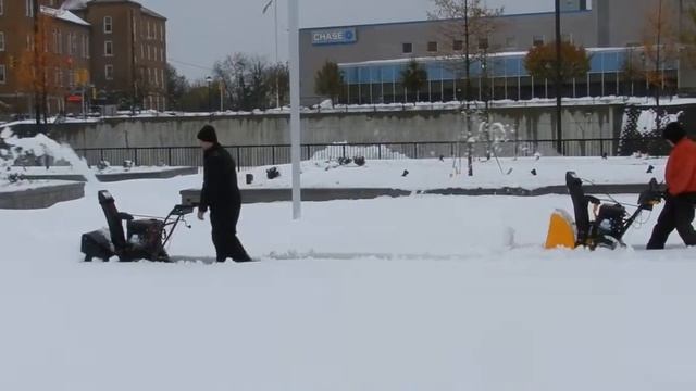 трехступенчатый снегоуборщик против желтого двуступенчатого смотреть онлайн