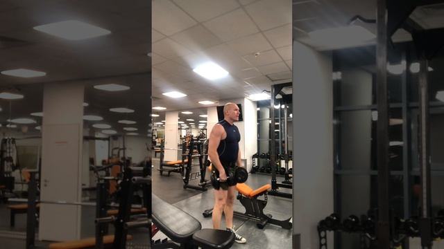 23.11.22 Отведения с гантелями попеременно стоя смотреть онлайн