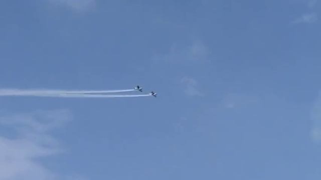 Авиашоу в Saint-Cyprien-Plage / Patrouille de France смотреть онлайн