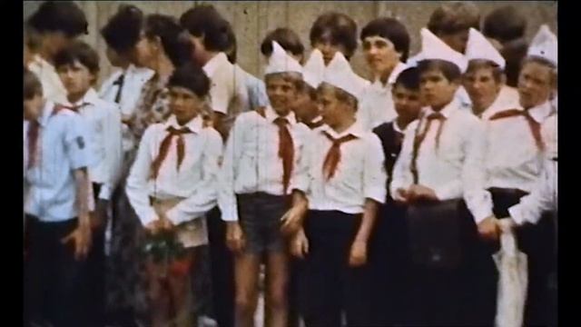 Назад в СССР, Город Ильичёвск (Черноморск), Последний звонок 25 мая 1984 года смотреть онлайн