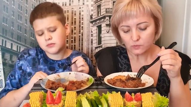МУКБАНГ ГОВЯДИНА ПО ВЕНГЕРСКИ/Осенние овощи/ опять мясо готовит нам папа❤#eating #mukbang #eating смотреть онлайн